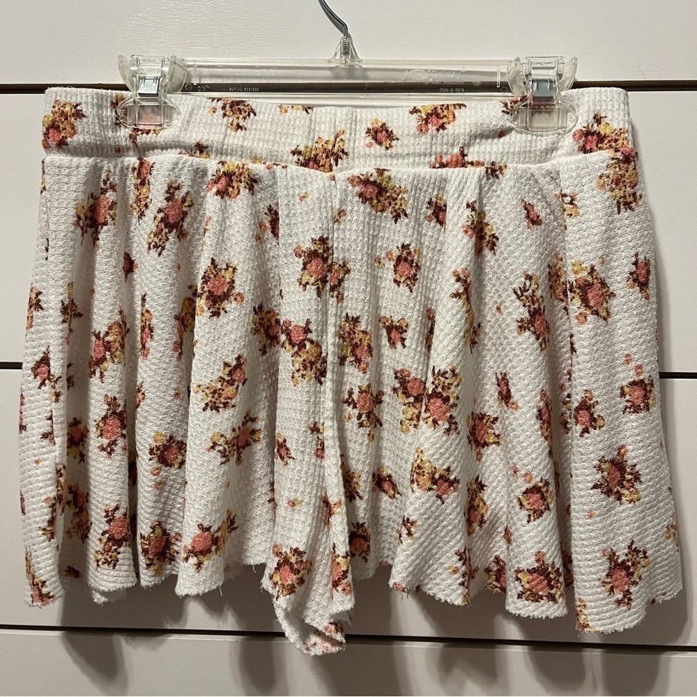 Free People Intimately One of The Girls Print Shorts - Picture 4 of 5